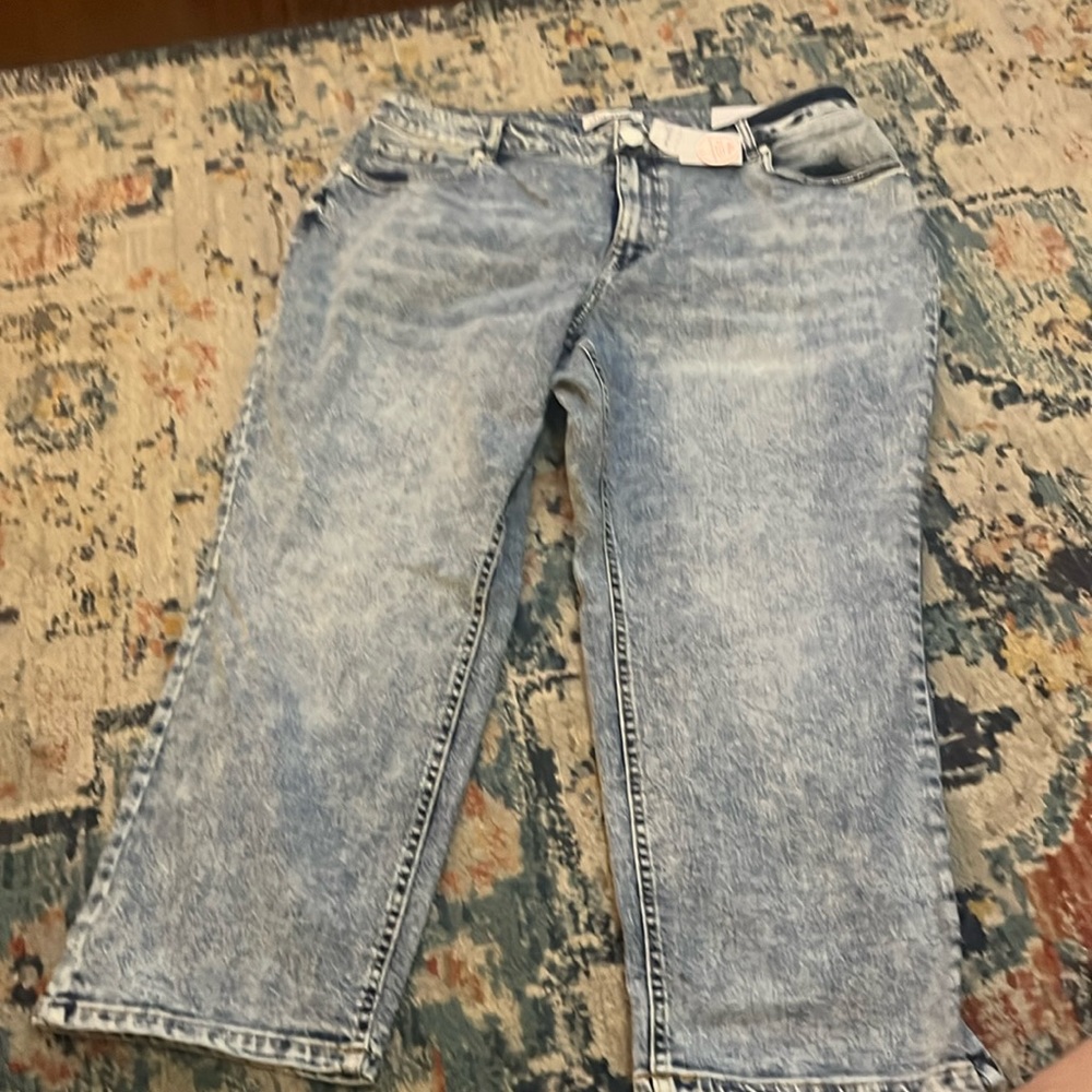 NWT Acid Wash LB Girlfriend Straight Crop
